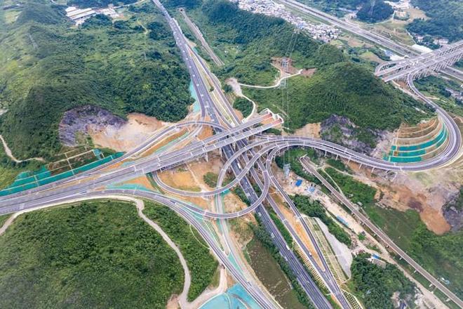 贵州毕节：“家门口”的幸福路(图2)